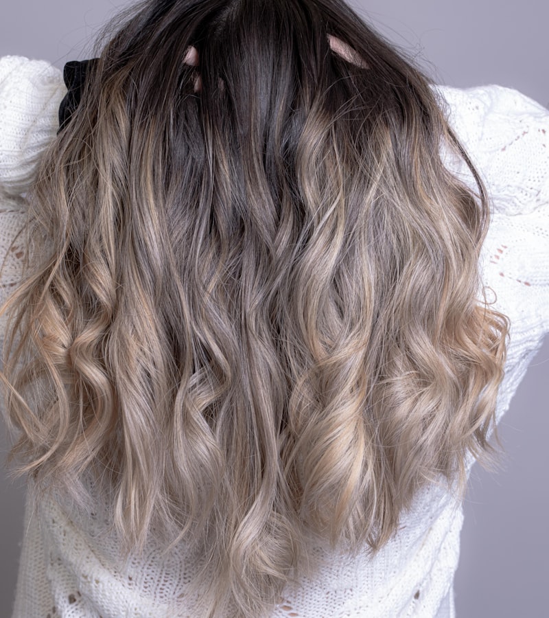 Blonde Coloration mit sanften Straehnen