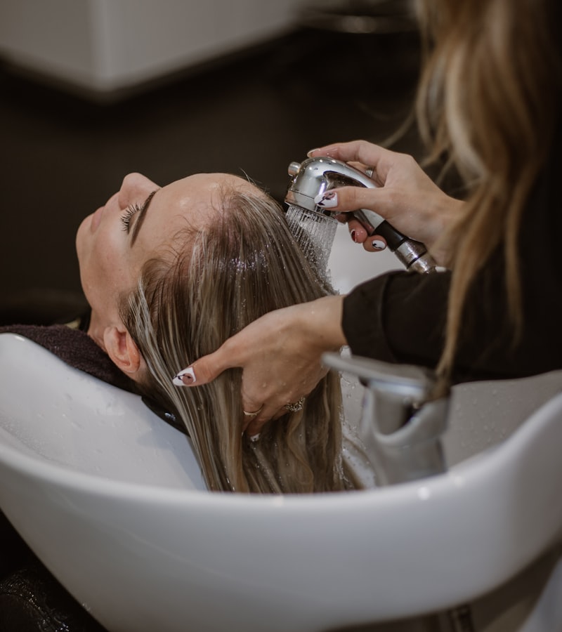 Haarwaesche und Styling im Salon